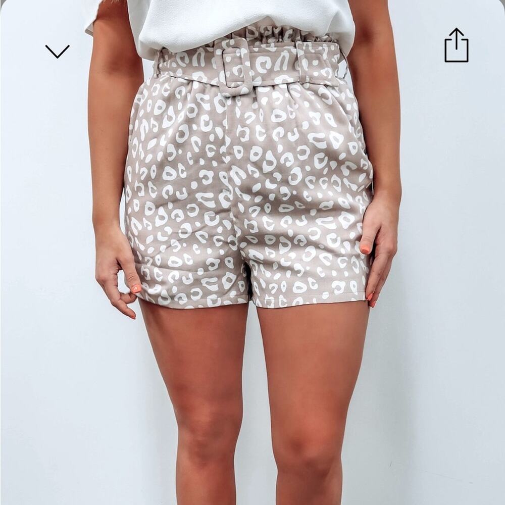 Hope’s Beige Neutral Cheetah Leopard Print Shorts Large